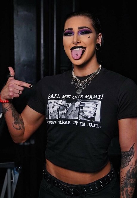 teen brille onlyfans schöne erwachsene bilder