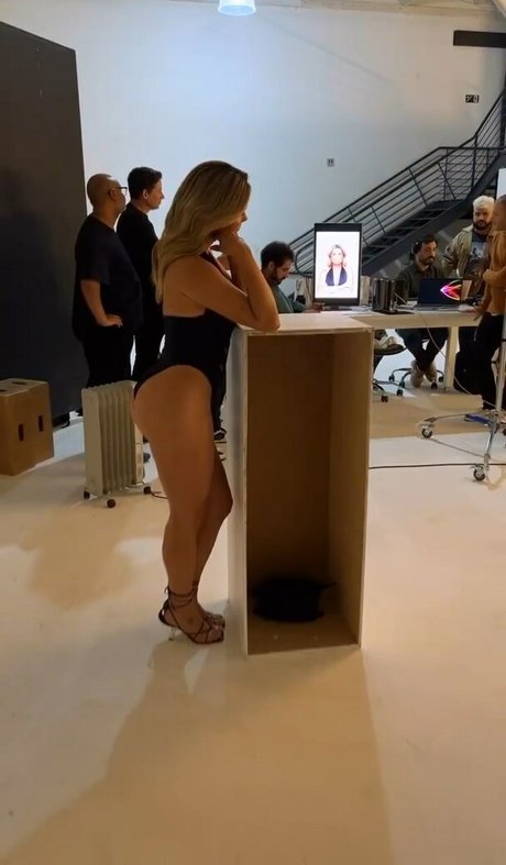 mikro-bikini onlyfans nette bild