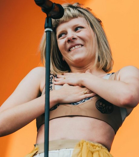 Aurora Aksnes freie pornostar foto