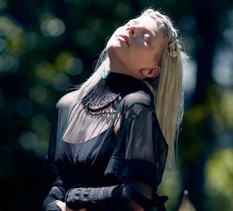 Aurora Aksnes freie kunst fotos