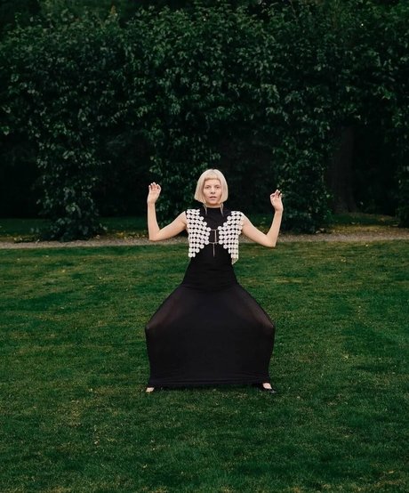 Aurora Aksnes model pornografische galerien