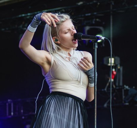 Aurora Aksnes nackten pornostar foto