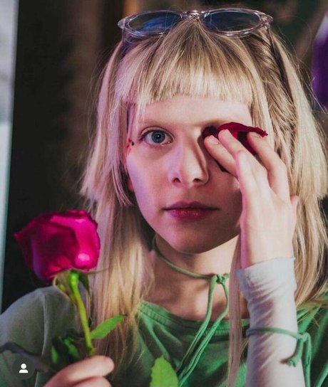 Aurora Aksnes pornostar top galerie