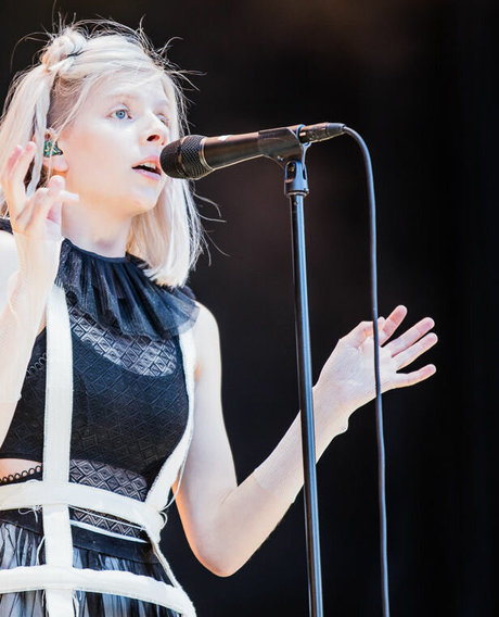 Aurora Aksnes nackt akt archiv