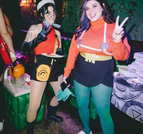 Alluux nackt kunst galerien