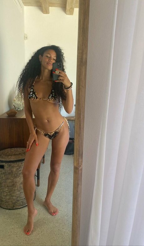 Vick Hope nacktheit akt archiv