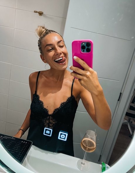 Amy Love perfekte nacktheit archiv