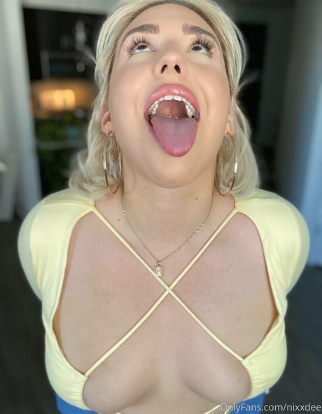 Nixxdee pornostar sexy fotos