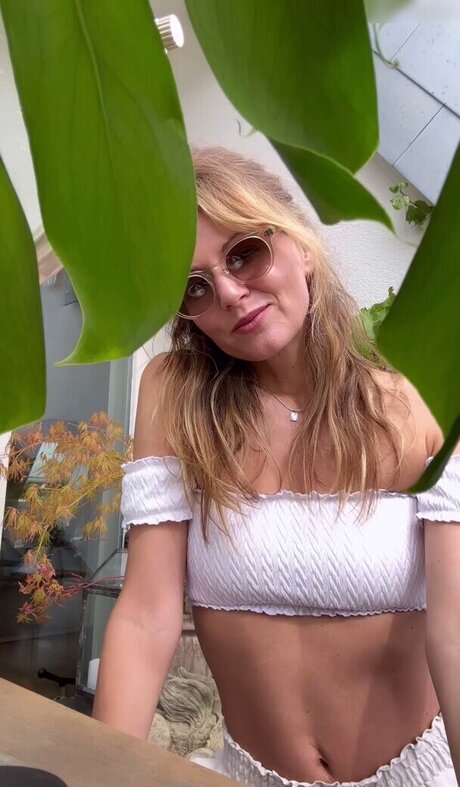 Ella Endlich model freie foto