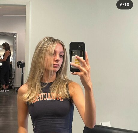 Julia Dicesare kunst hd archiv