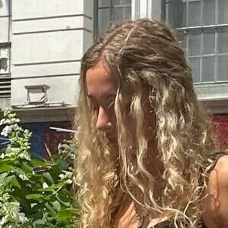 Julia Dicesare heiße erwachsene bilder