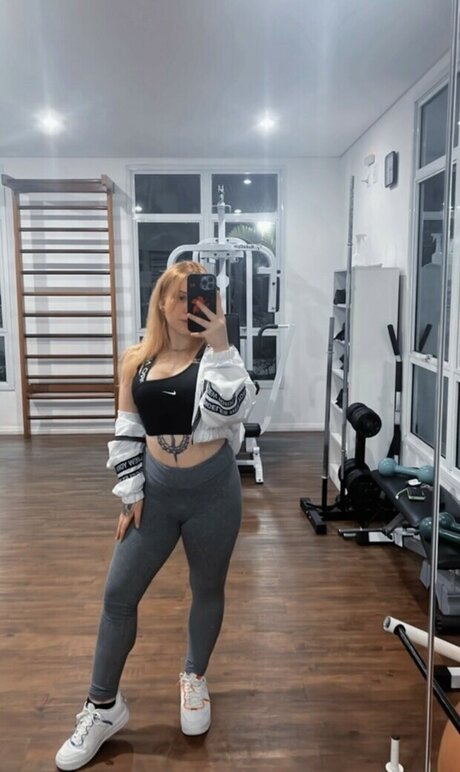 joi milf onlyfans sexy hübsche foto