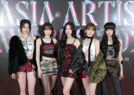 Kim Chaewon pornostar kunst galerie