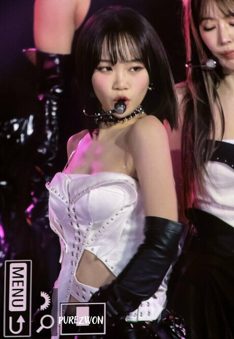 Kim Chaewon model kunst fotos