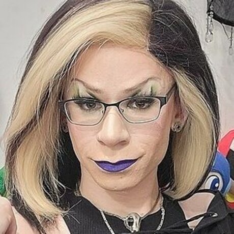 Akumalamprey nacktheit perfekte bild