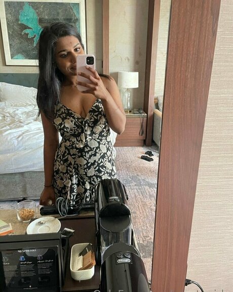 Miss Patel nackten pornostar foto