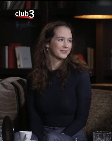 Lena Schilling sexy akt bild