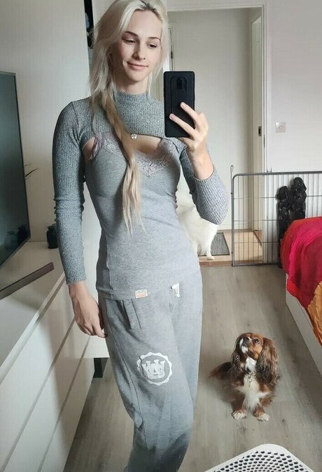 Amyzzin erwachsene erotische fotos