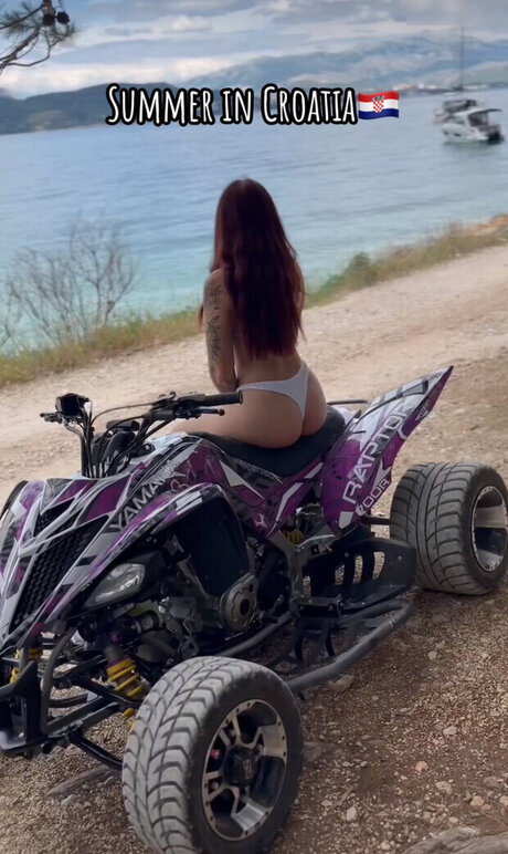 nina buettner fit pornostar akt fotos