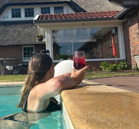 brünettes häschen nur fans erotische heiße bilder