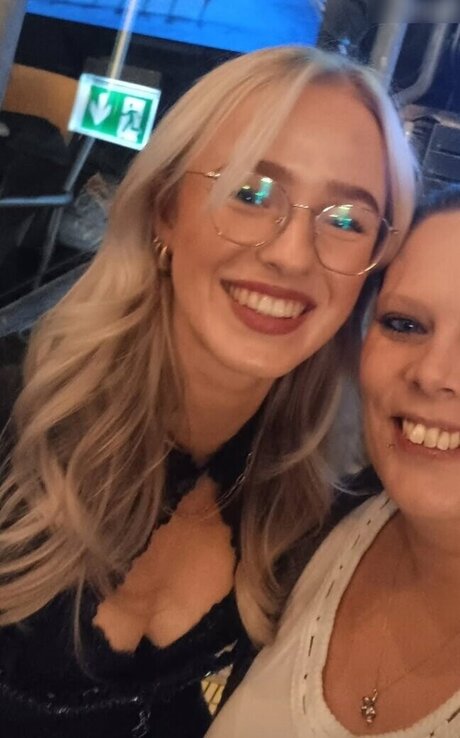 männliche tiktok-stars onlyfans nackt kunst galerie