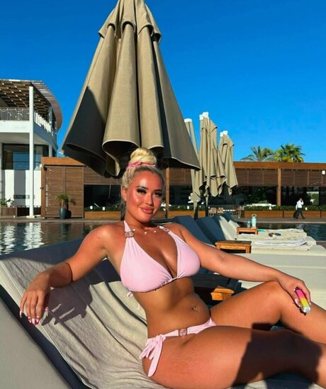 Bigboobzbarbie nackt freie foto