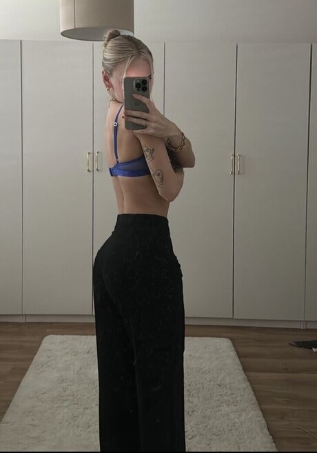 Celina Klug freie akt archiv