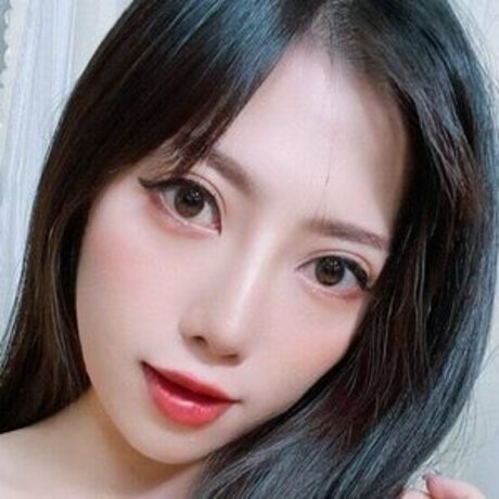 Momo Rose model schöne bilder