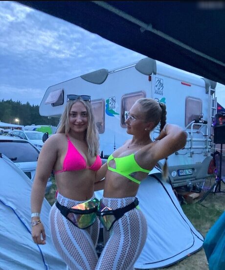 Emma Louisa erwachsene hd bild