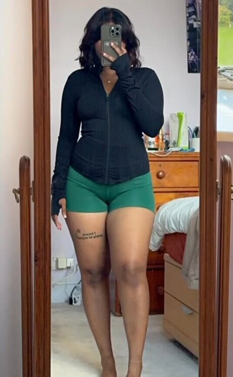 senoritasara kunst sexy bilder