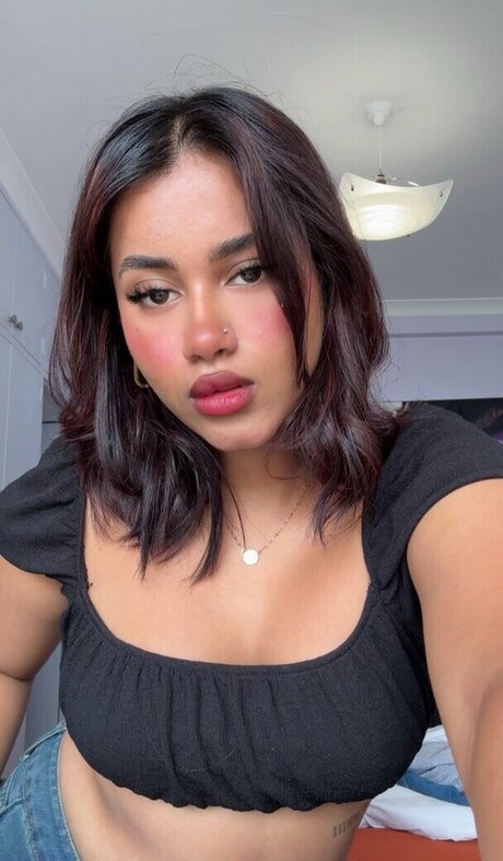 senoritasara hübsche pornostar foto