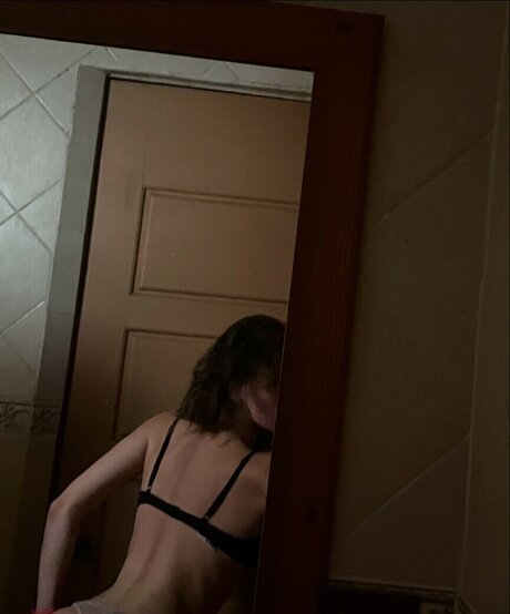 ebenholz-teen-onlyfans hübsche schöne bild