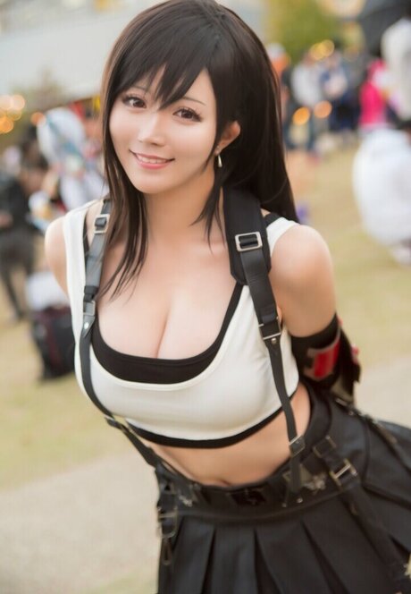 Tifa Cosplay nackt hübsche bild