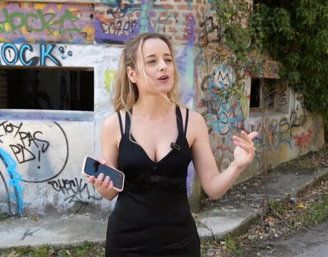 Camille LV erwachsene nackte bild