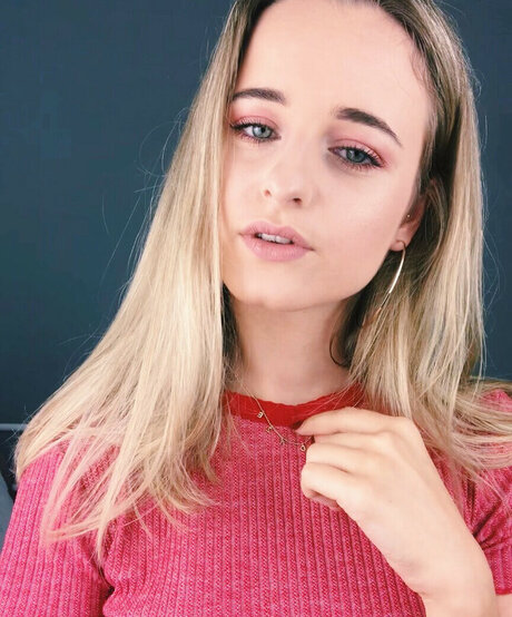 Camille LV pornostar hübsche bilder