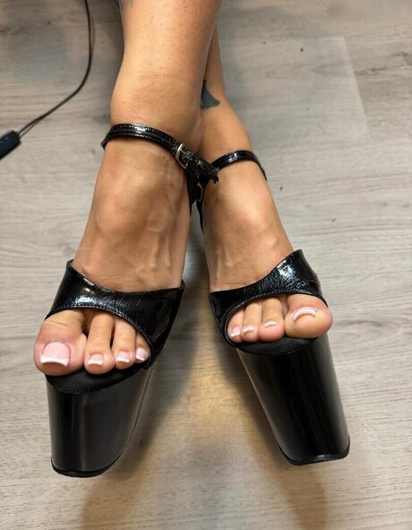 schwarze promi-onlyfans kunst nackt foto