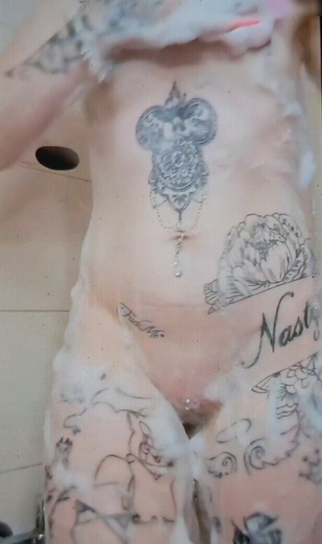 pool-dreier onlyfans porno kunst galerien