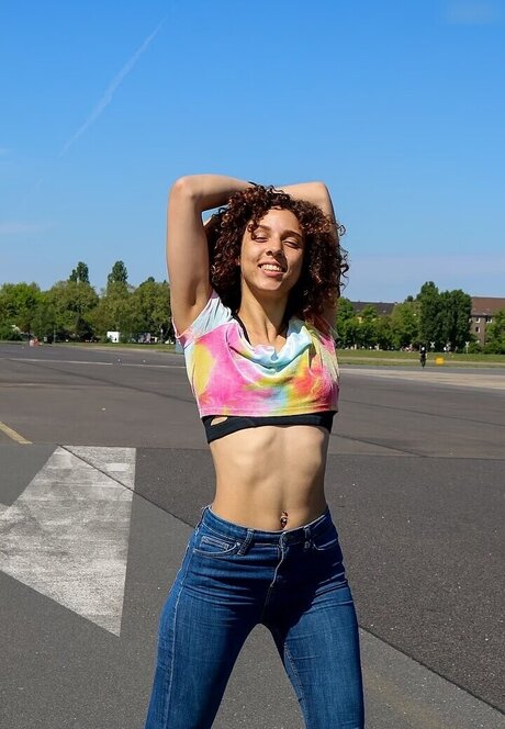 July Vaya porno nette bilder