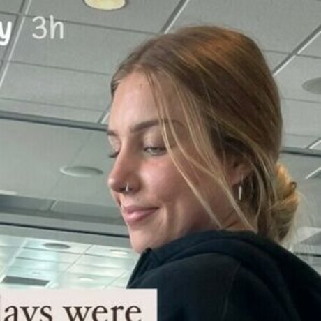 Emily Mangler top xxx bild