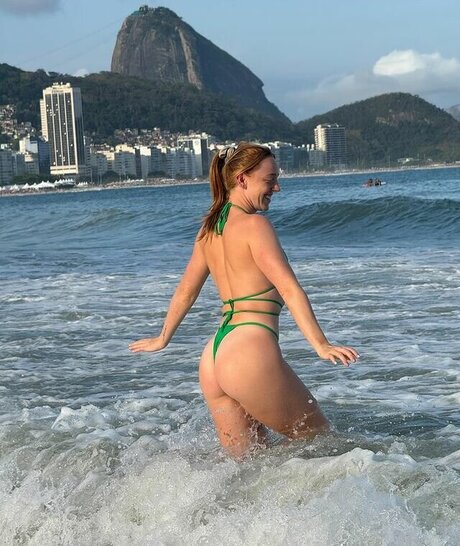 Molly Carlson heiße sex foto