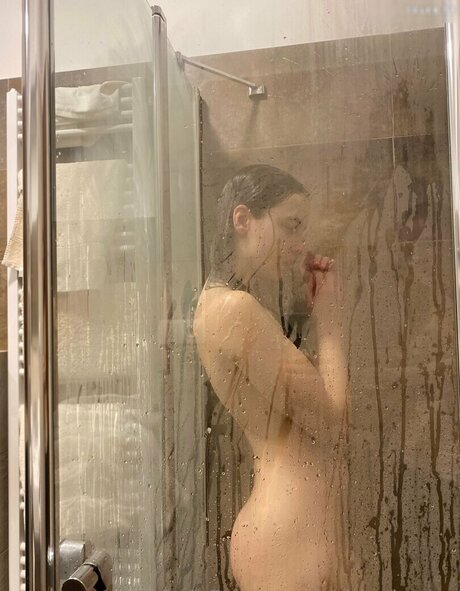 Sophie Klein schöne porno bild