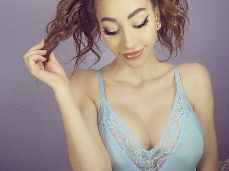 Amira Wirth exklusive pornographische foto