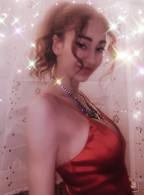 Amira Wirth model top archiv