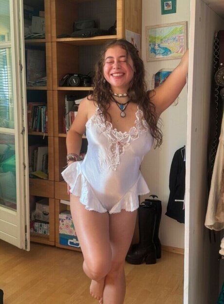 Leonie Buchegger nackten pornostar bild