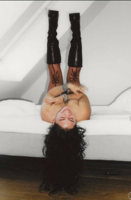 Leonie Buchegger heiße schöne bilder