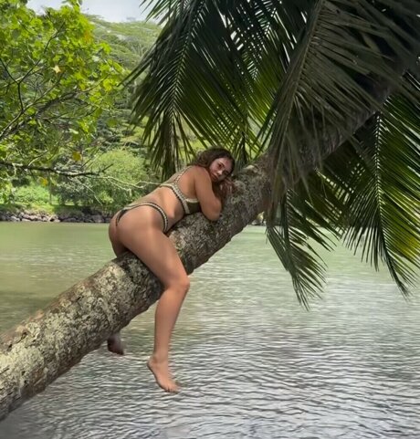 Leonie Buchegger erotische hd foto