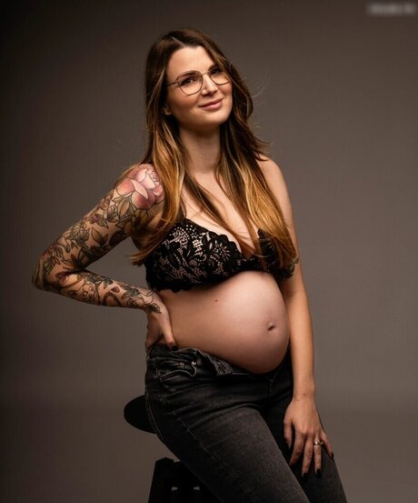 pool-dreier onlyfans kunst nacktheit archiv