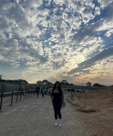 ashleyarambulaa schauspielerin nackt bild