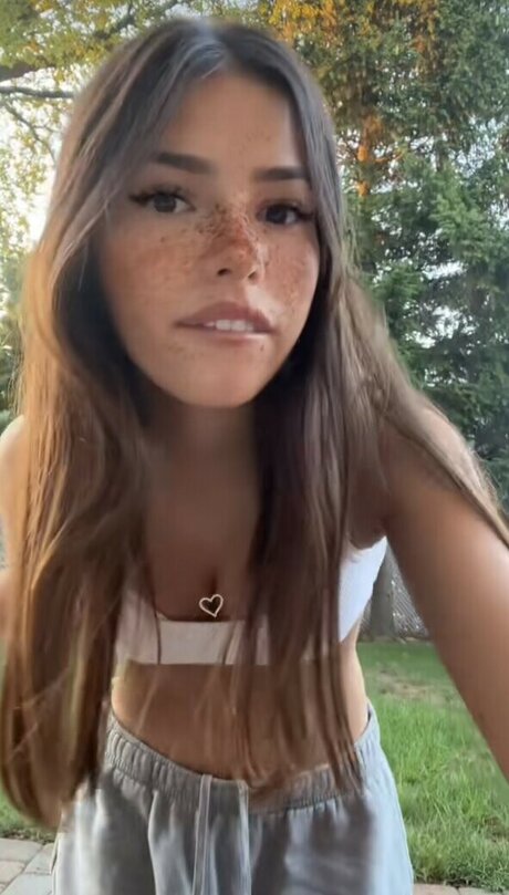 Ava quijije schauspielerin sexy galerie