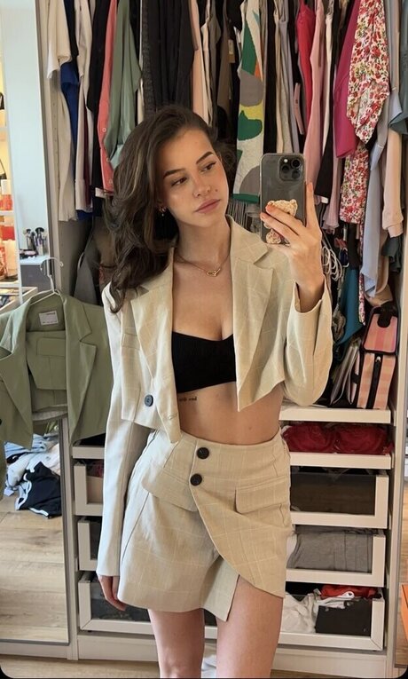 L a Elui model top galerien